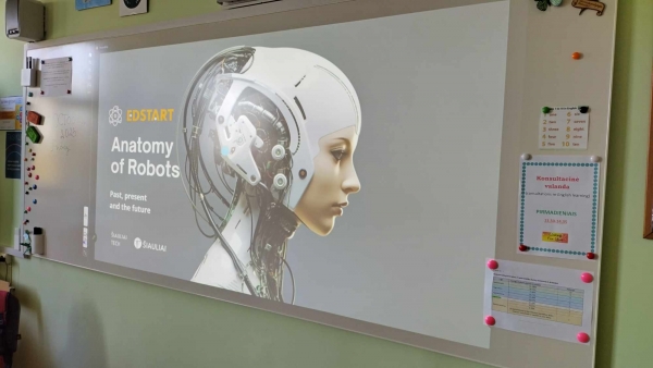 Respublikinėje nuotolinėje anglų kalbos pamokoje „Robotų anatomija“